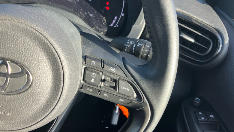 Toyota Yaris 1.5 Hybrid Design 5dr CVT Hybrid Hatchback